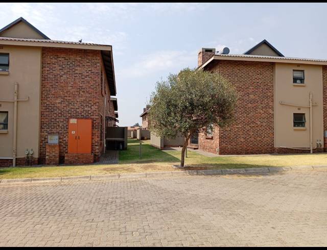 2 BEDROOM TOWNHOUSE FOR SALE IN ALBERTSDAL